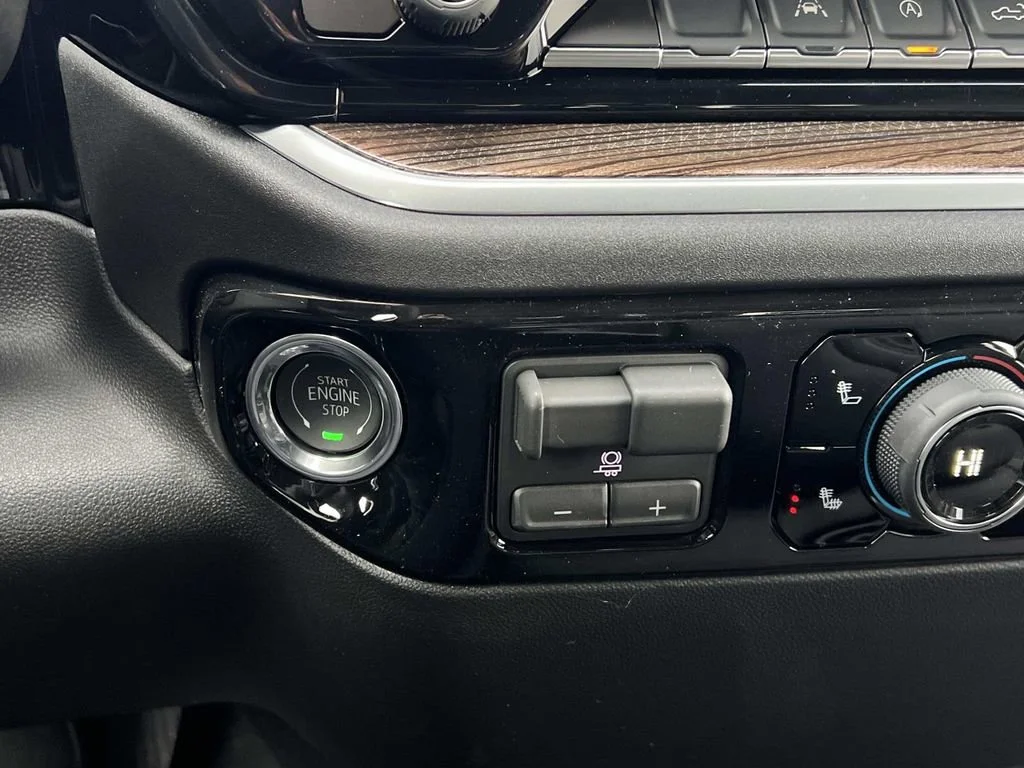 New 2026 Summit White Chevrolet LT (2FL) image 18