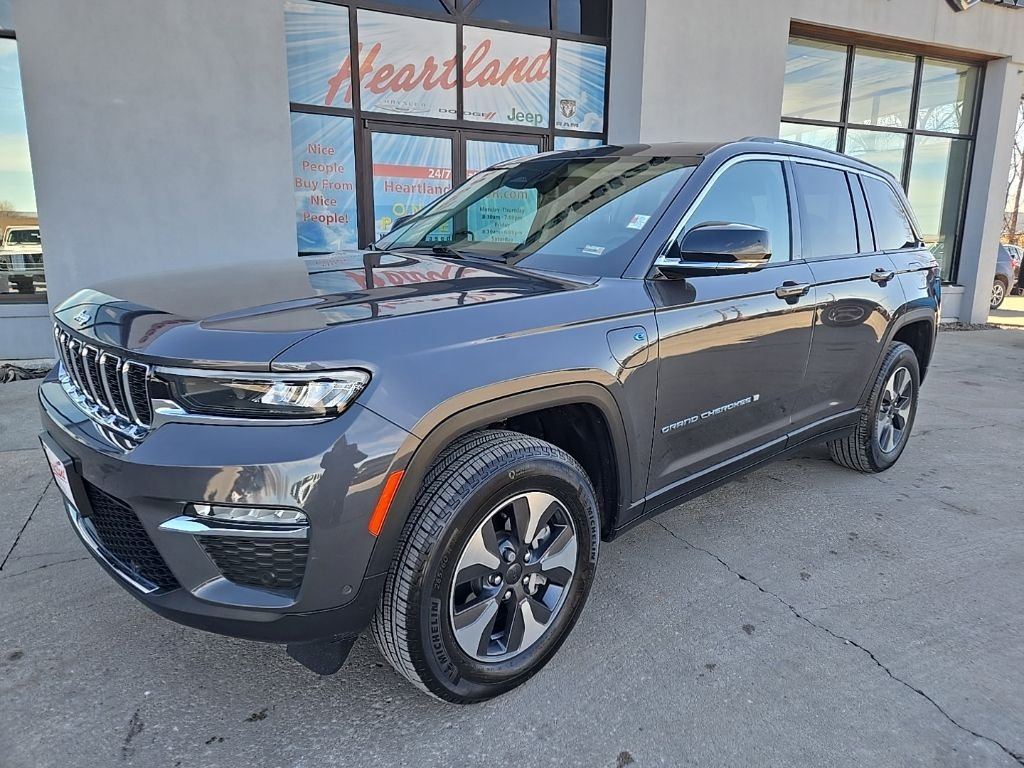 Used 2022 Jeep Grand Cherokee 4xe with VIN 1C4RJYB65N8725025 for sale in Kansas City