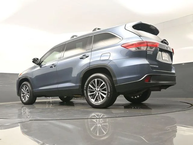 Used 2019 Blue Toyota XLE image 35
