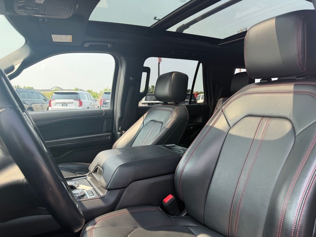 Used 2023  Ford Limited image 22