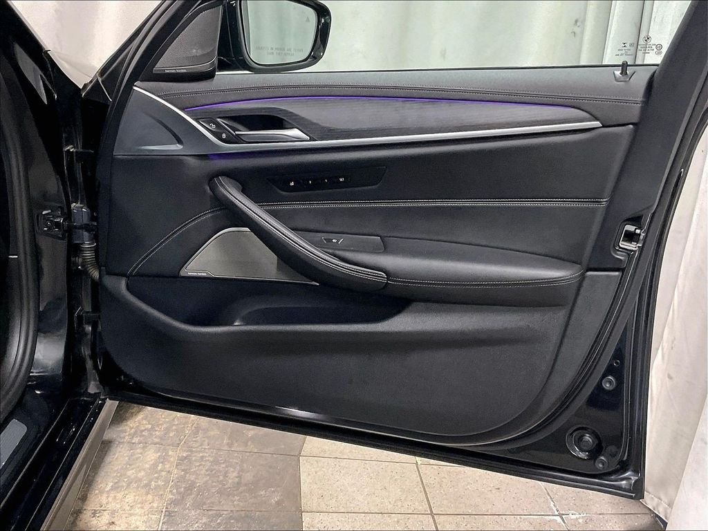 Used 2022 Black BMW M550i xDrive image 12