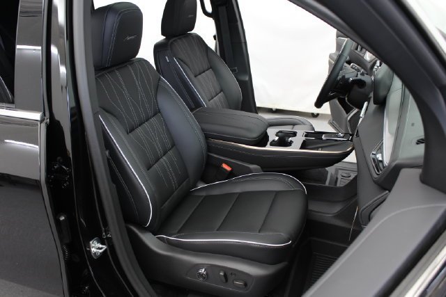 New 2026 Ebony Twilight Metallic Buick Avenir image 37
