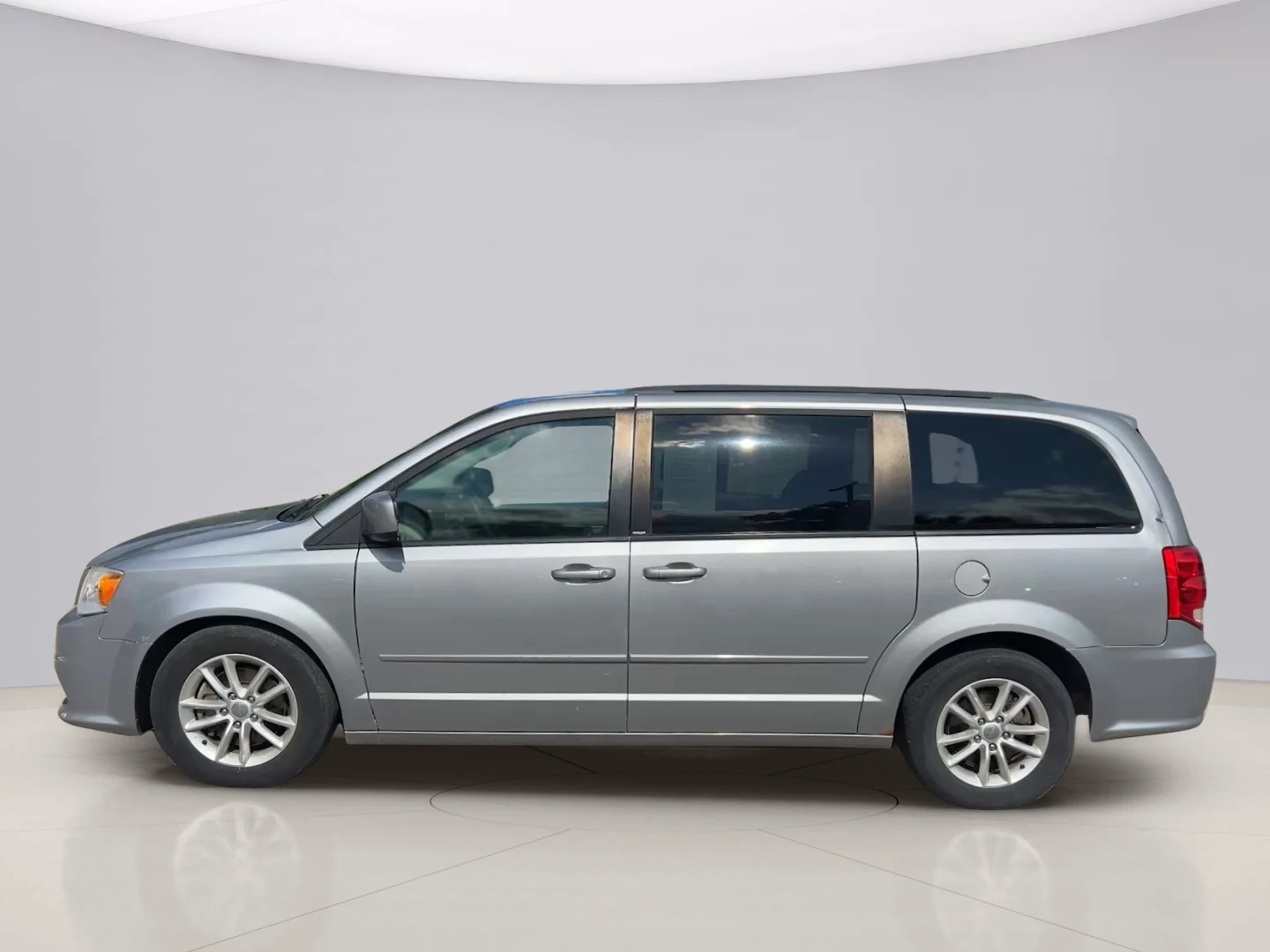 Used 2014 Silver Dodge SXT image 2