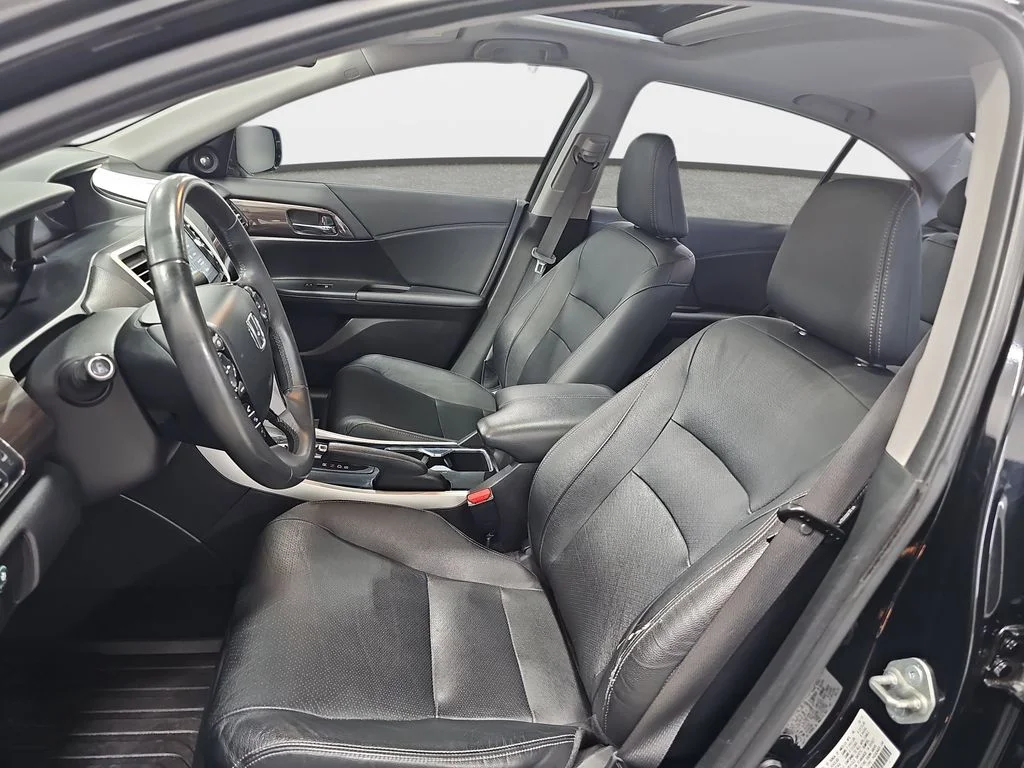 Used 2017  Honda EX-L image 15