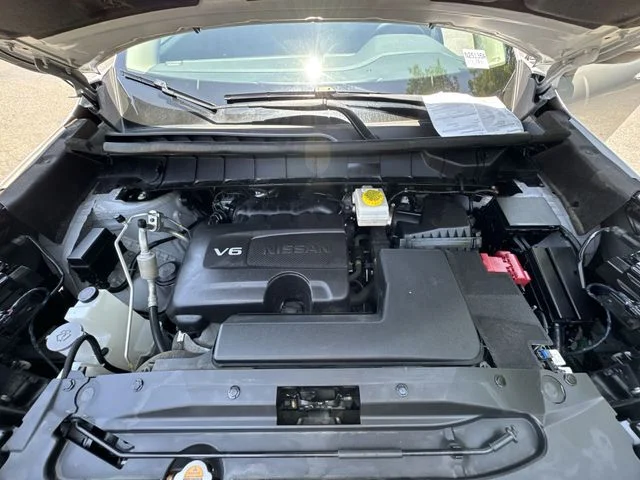 Used 2023 Silver Nissan SL image 31