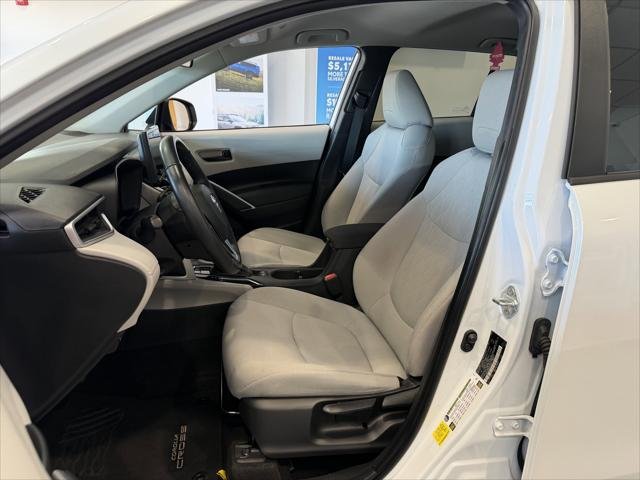 Certified Used 2023 WIND CHILL PEARL Toyota  image 27