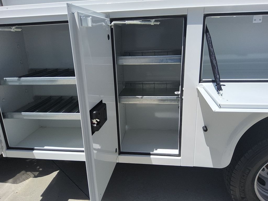 New 2025 Oxford White Ford XL image 16