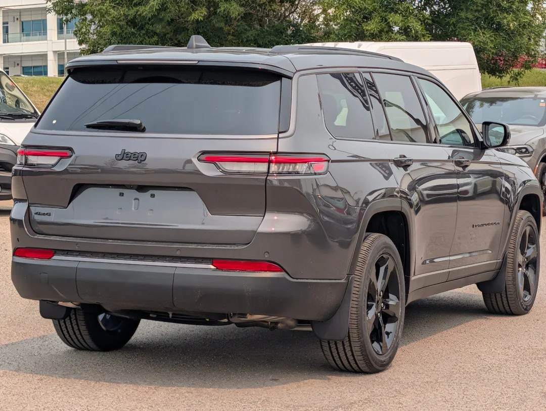 New 2026 Grey Jeep Altitude - - 4x4 - 2.0L Turbo - Altitude Appearance Pkg - Trailer Tow Pkg & Power Sunroof & More! image 8