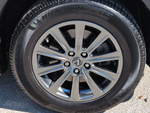 Used 2018 White Lexus 300h image 12