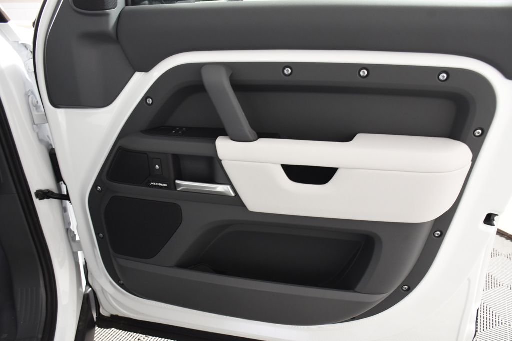 2026 Land Rover Defender S - Photo 18