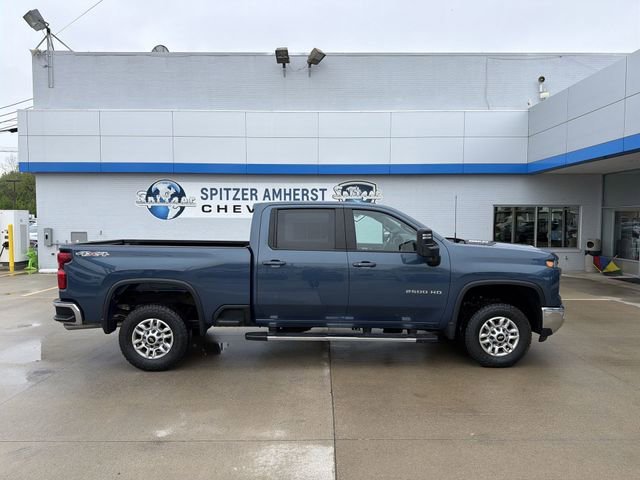Used 2025 Lakeshore Blue Metallic Chevrolet LT image 11