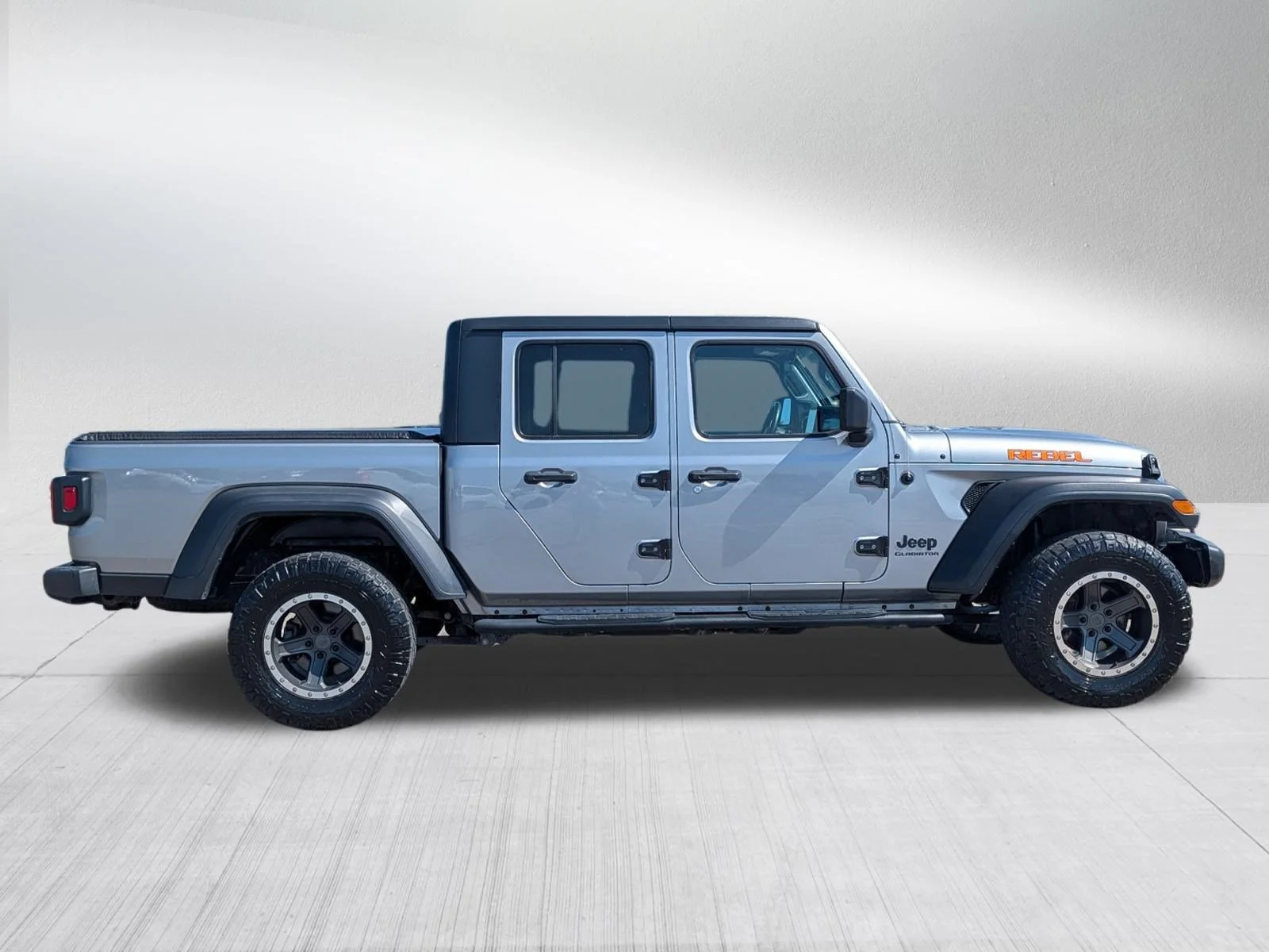 Used 2020 Billet Silver Metallic Clearcoat Jeep Sport S image 8
