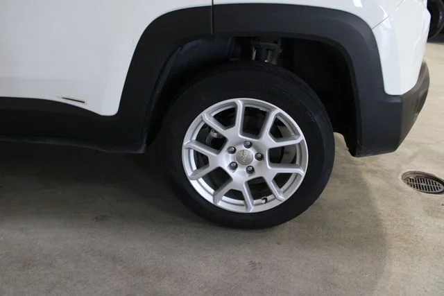 Used 2021 White Jeep Latitude image 32