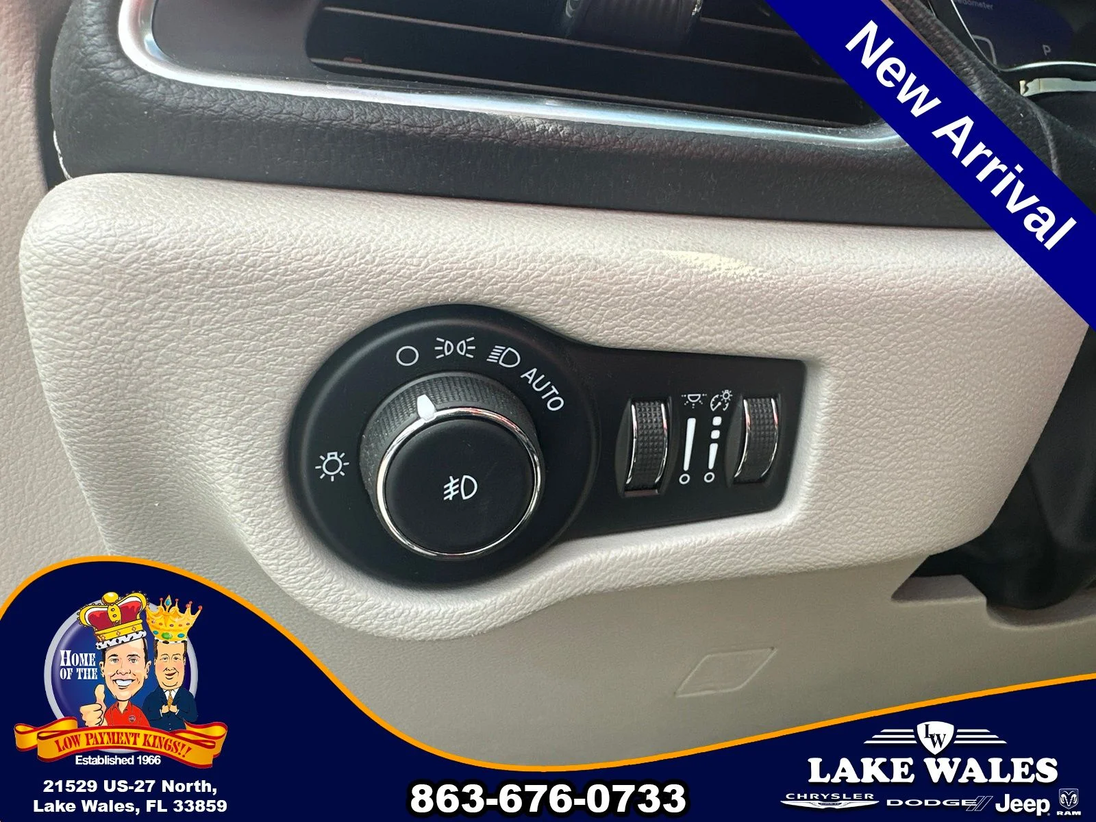 Used 2022 Blue Chrysler Limited image 16