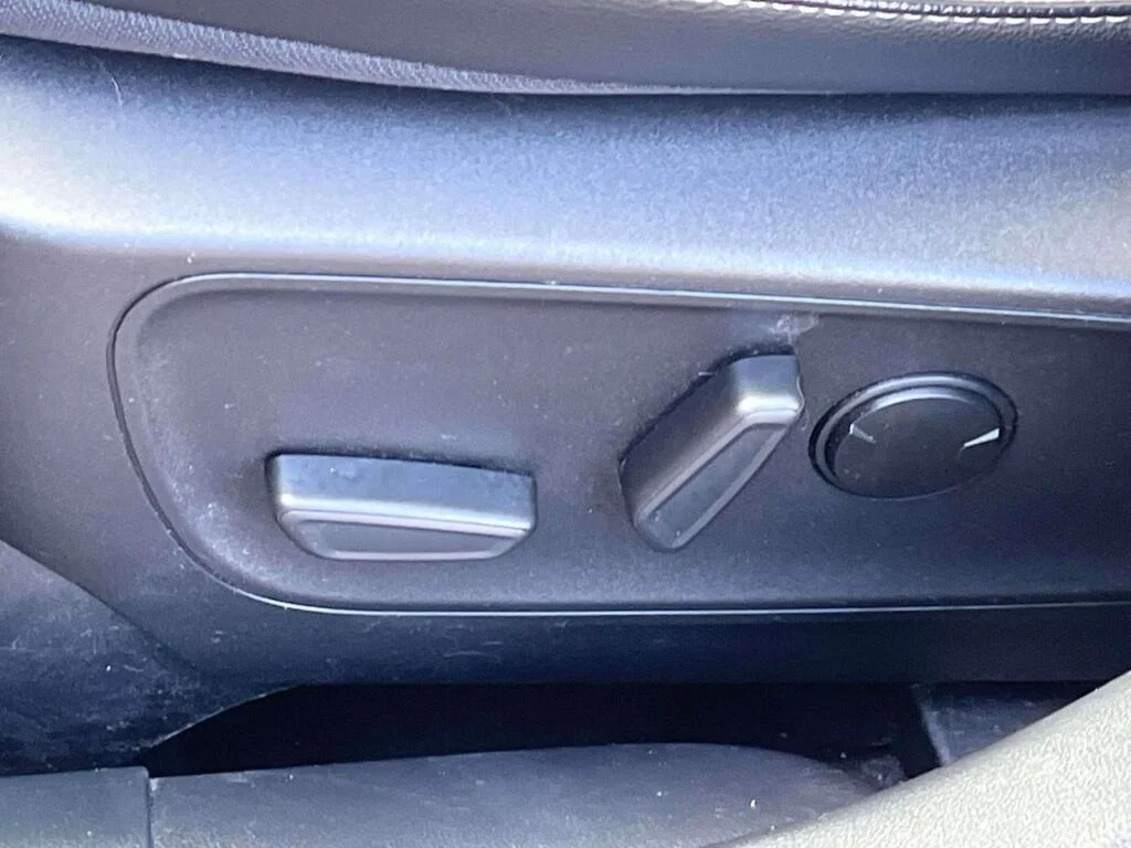 Used 2022 Rapid Red Metallic Tinted Clearcoat Ford SEL image 17