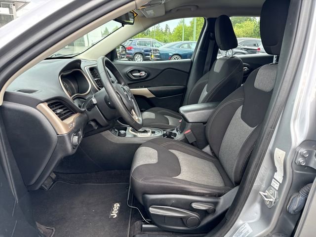 Used 2017 Billet Silver Metallic Clearcoat Jeep Sport image 15