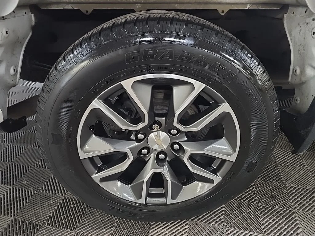 Used 2022 White Chevrolet LT image 13