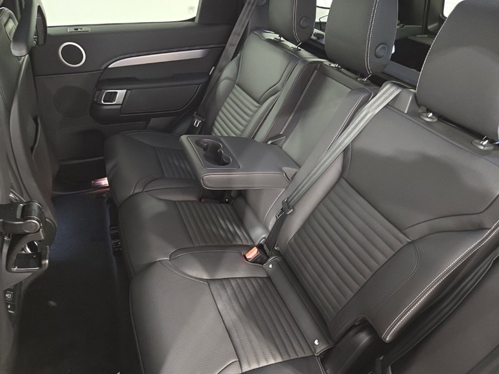 New 2026 Fuji White Land Rover Dynamic SE image 23