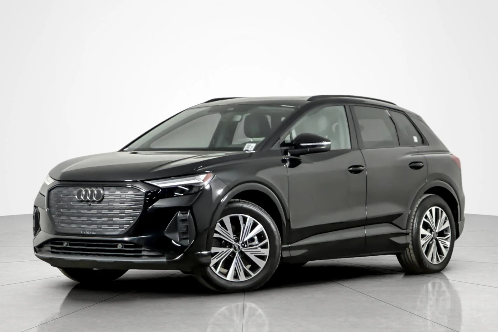 Pre-Owned 2025 Q4 e-tron SUV