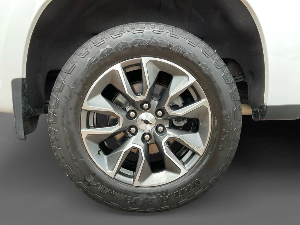 Used 2023 White Chevrolet RST image 8