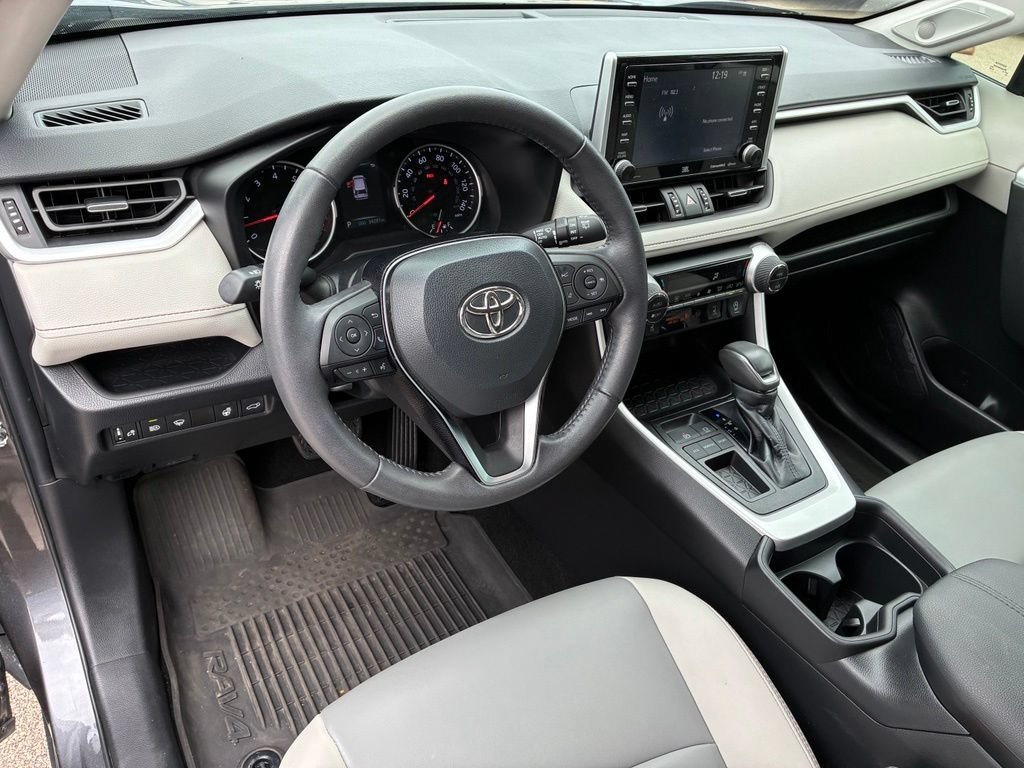 Used 2021 Gray Toyota XLE Premium image 17