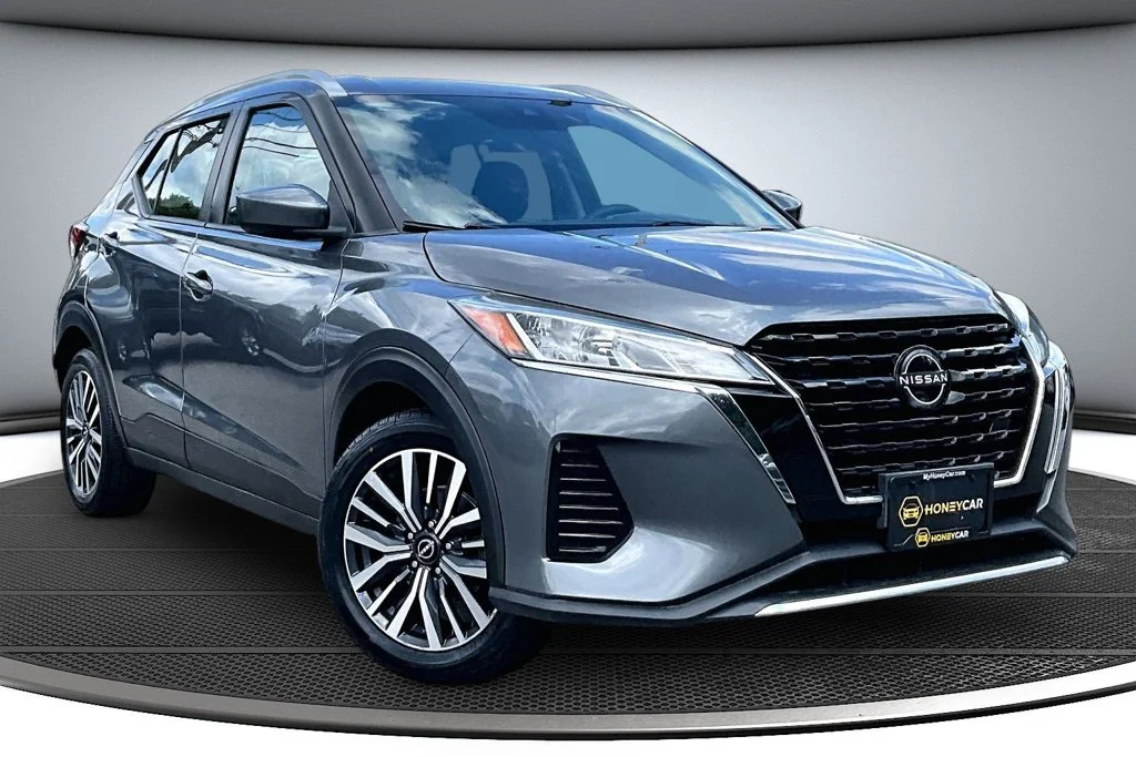 Used 2022 Gray Nissan SV image 1