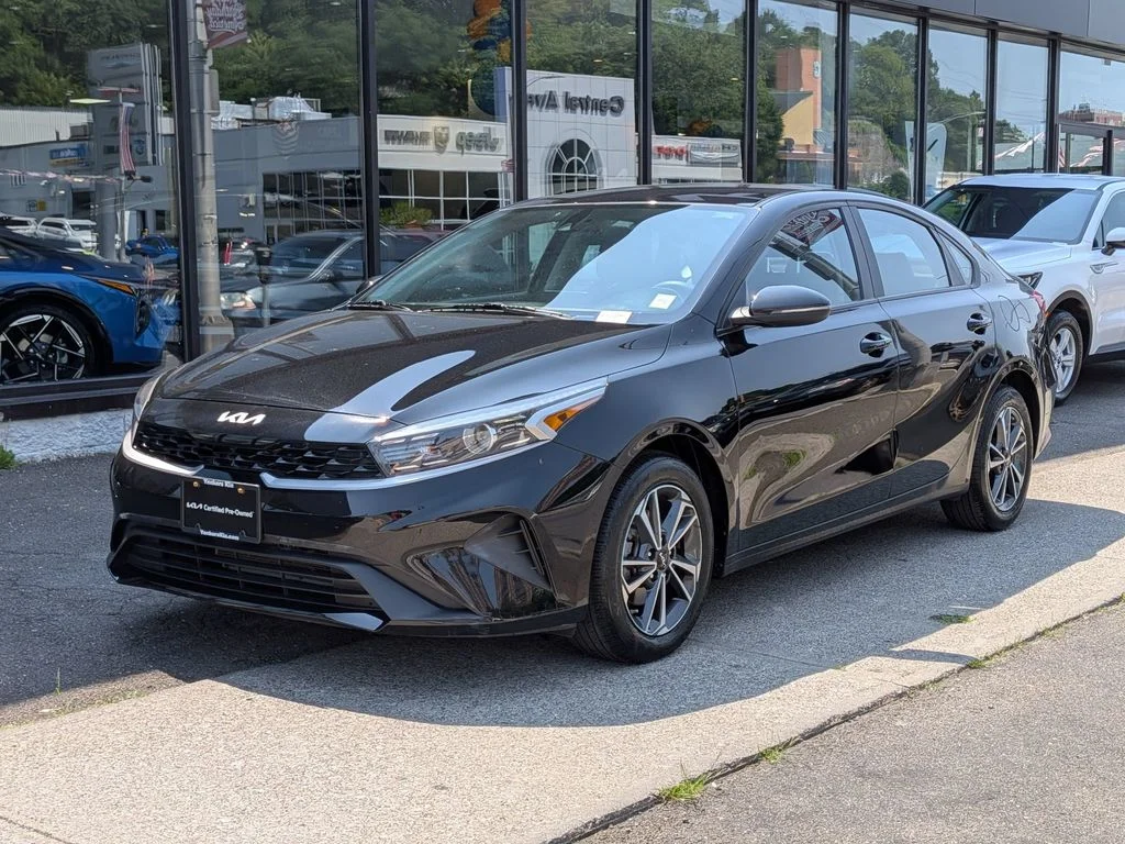 Used 2023 Black Kia LXS image 2