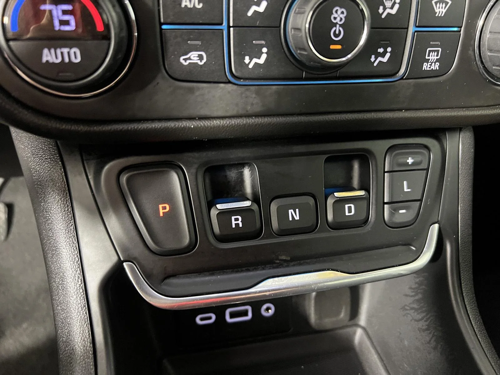Used 2020 BLUE EMERALD METALLIC GMC SLE image 42