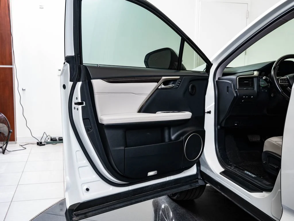 Used 2022 White Pearl Lexus 450hL Luxury image 28