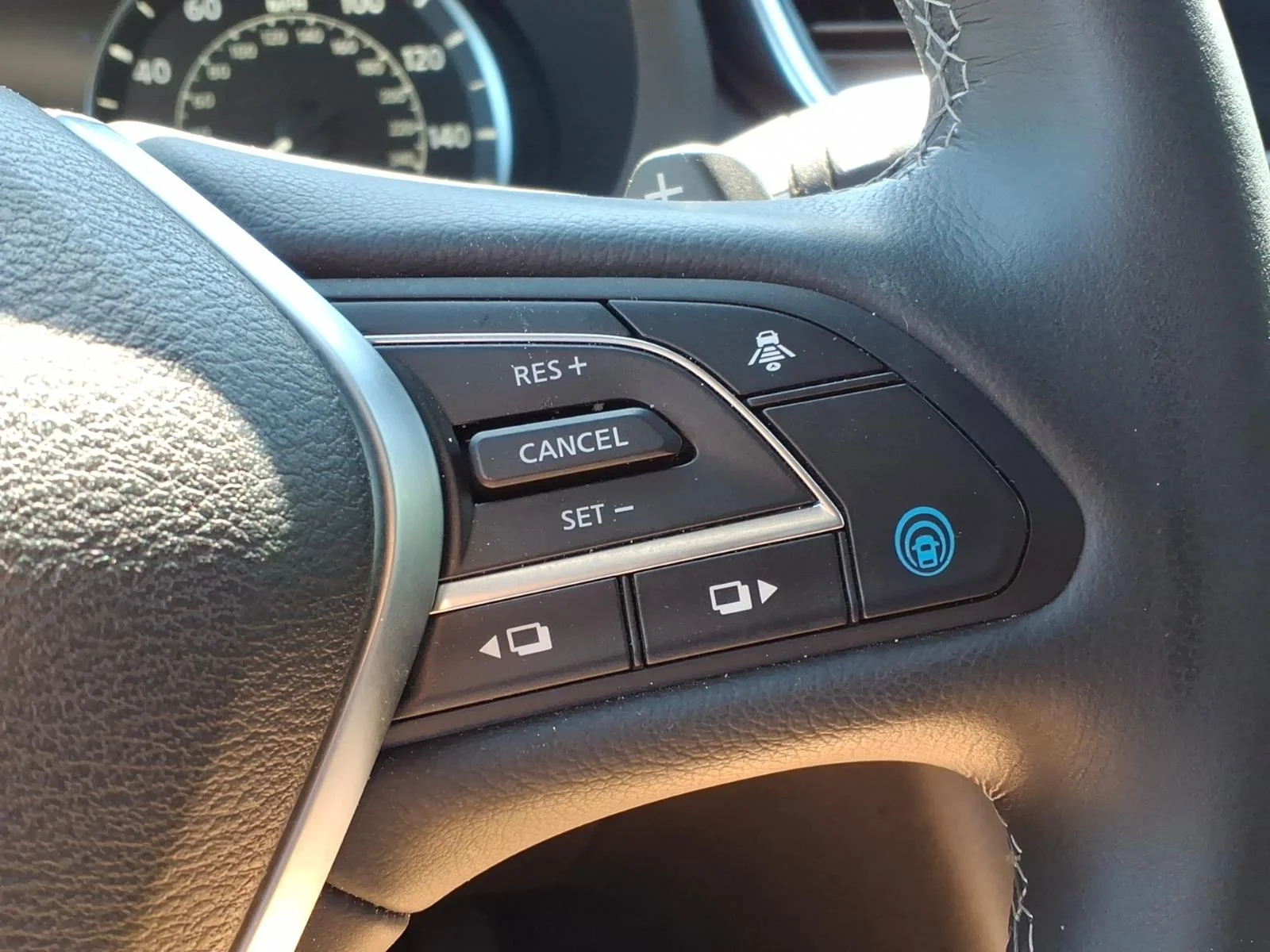 Certified Used 2022 Black INFINITI LUXE image 15