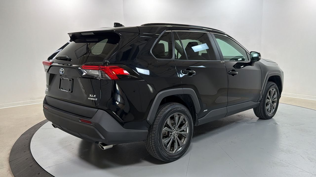 Used 2024 Black Toyota XLE Premium image 5