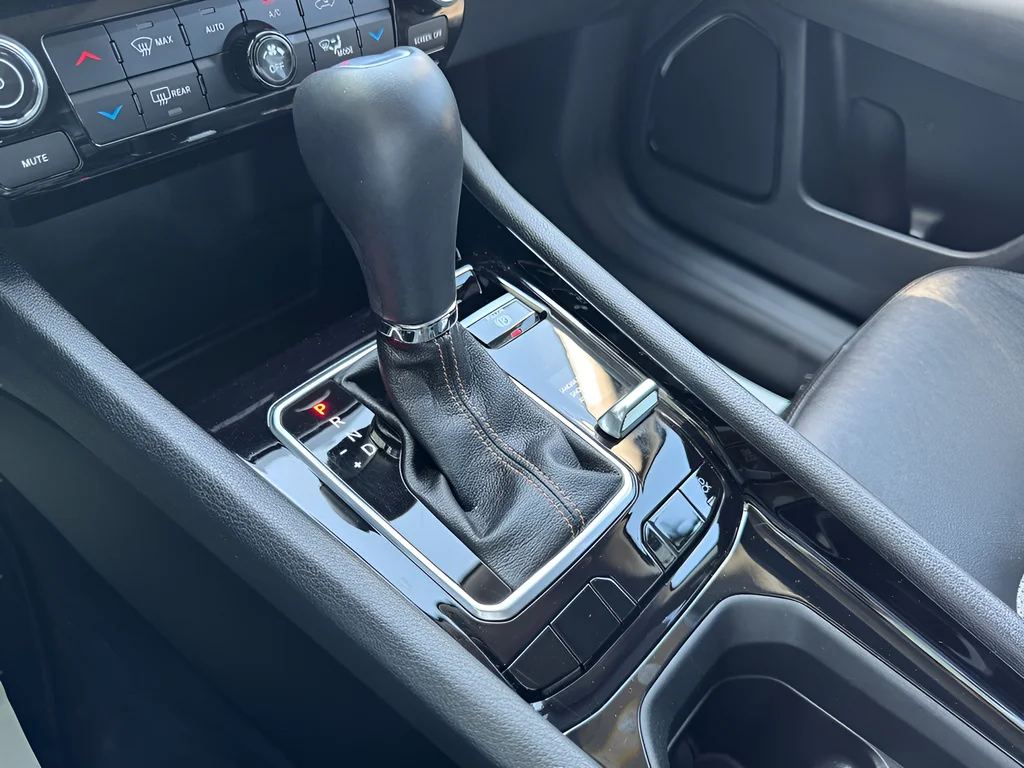 Used 2022 Gray Jeep Limited image 25