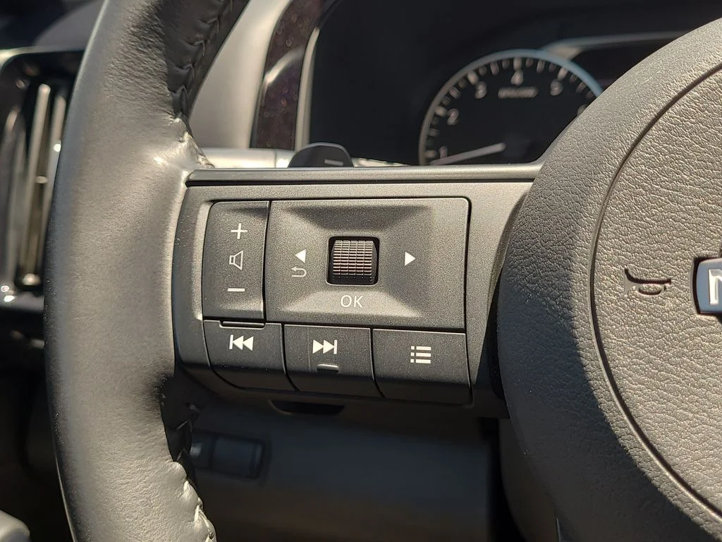 Used 2025 Silver Nissan SV image 29