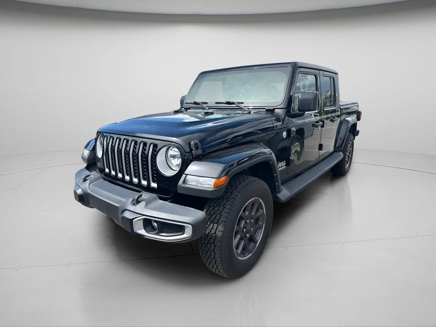 Certified Used 2022 Black Clearcoat Jeep Overland image 4