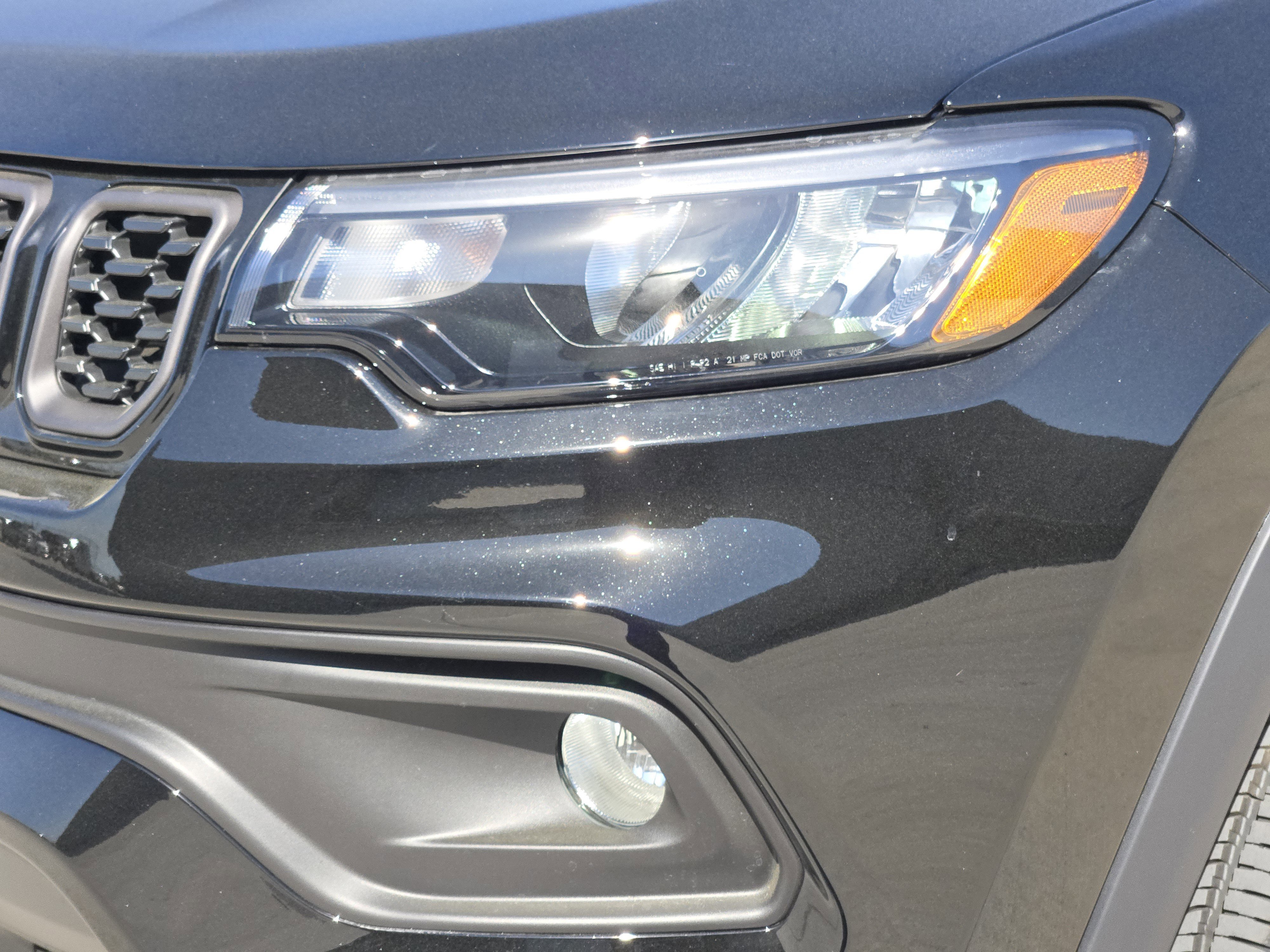 New 2026 Diamond Black Crystal Pearlcoat Jeep Latitude image 7