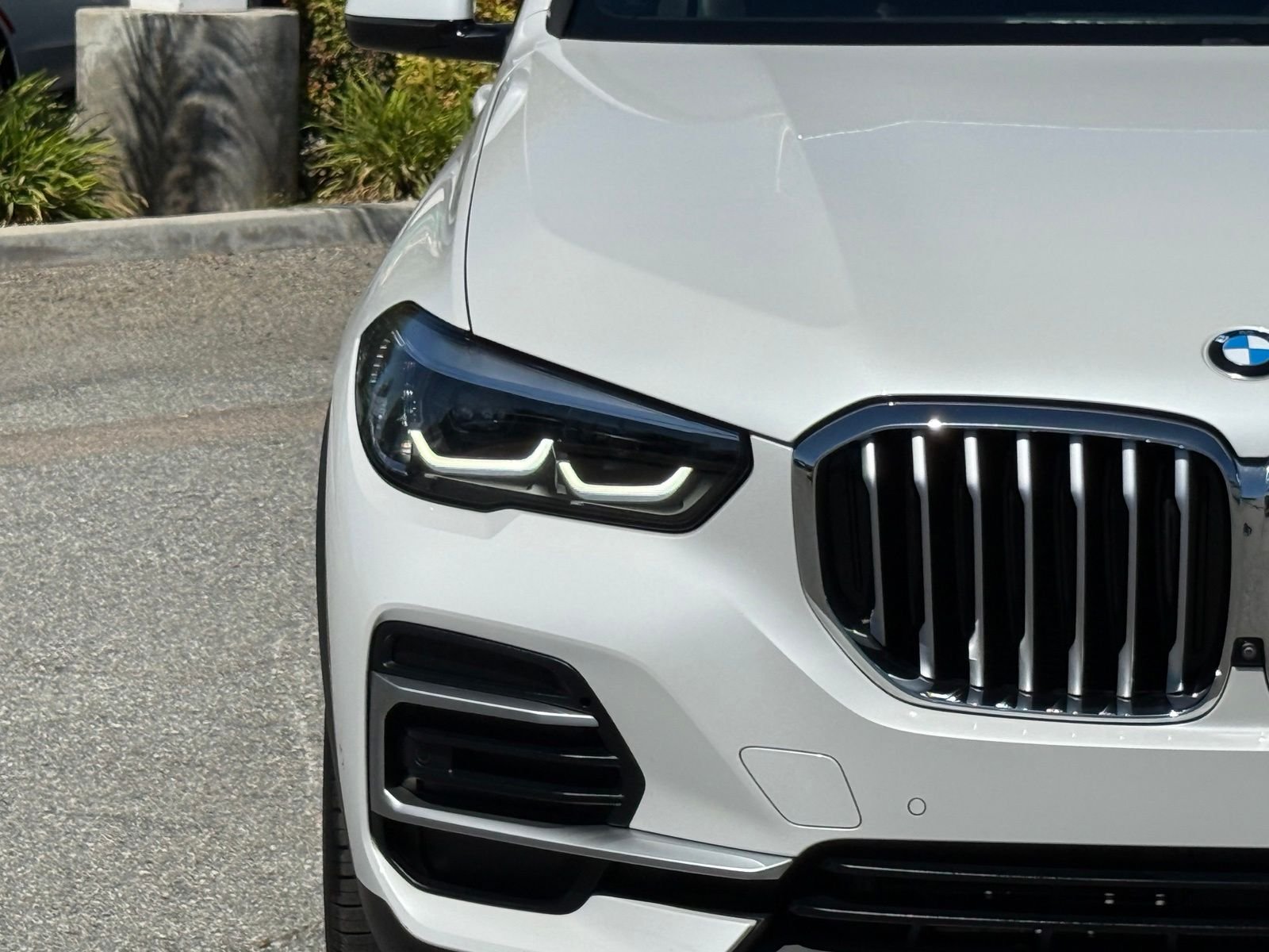 Certified Used 2023 Mineral White Metallic BMW xDrive40i image 13