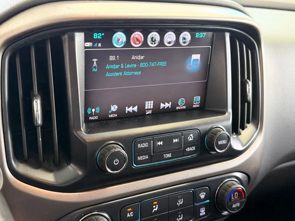 Used 2018 Black Chevrolet Z71 image 18