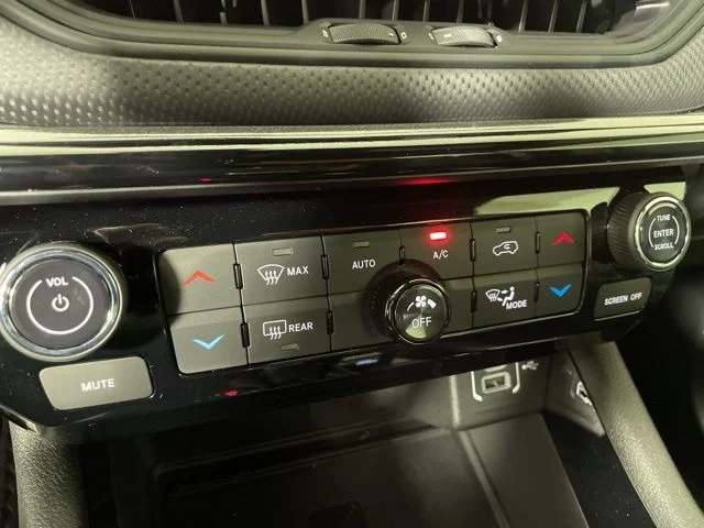 New 2026 Black Jeep Latitude image 33