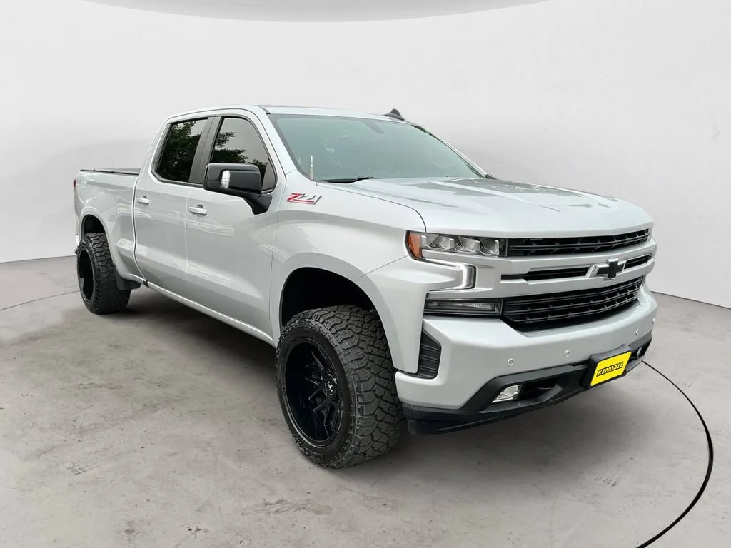 Used 2021 SILVER ICE METALLIC Chevrolet RST image 3