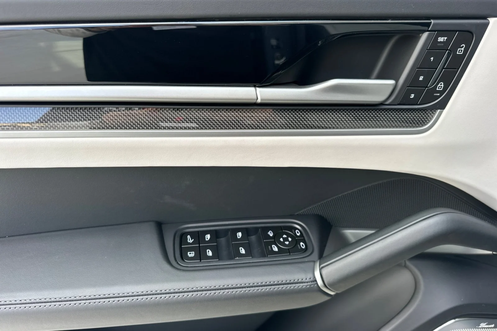 2026 Porsche Cayenne Coup Turbo E-Hybrid - Photo 12