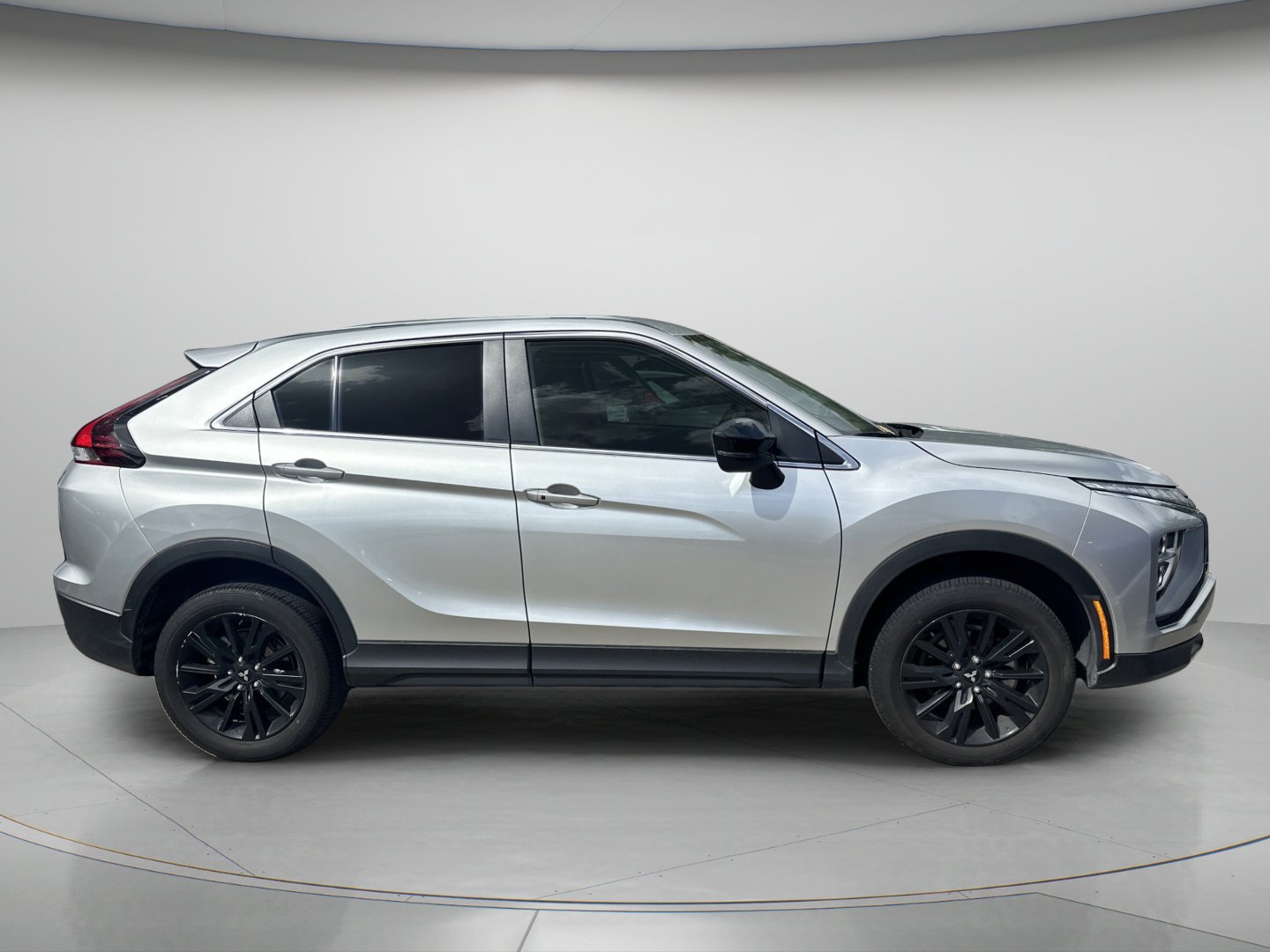 Used 2025 Silver Mitsubishi LE image 8