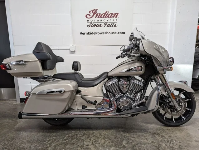 2023 Indian Motorcycle Chieftain Limited Silver Quartz Metallic
