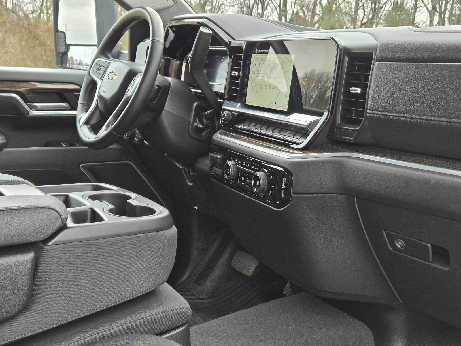 Used 2025 Summit White Chevrolet LT image 29
