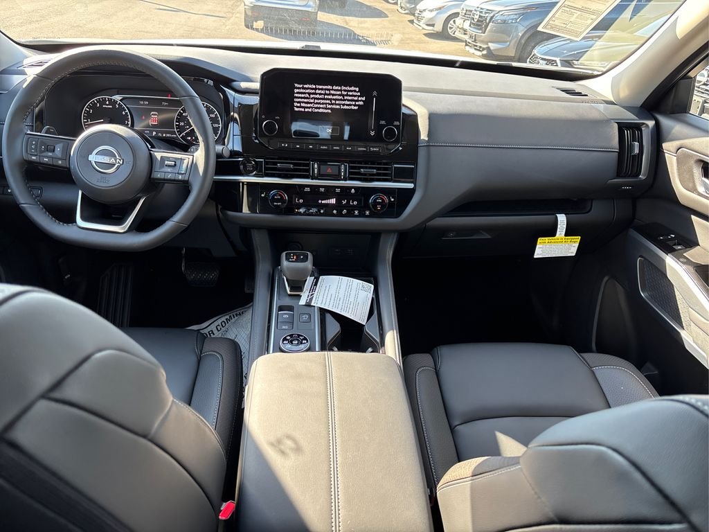 2025 Nissan Pathfinder SL - Photo 17