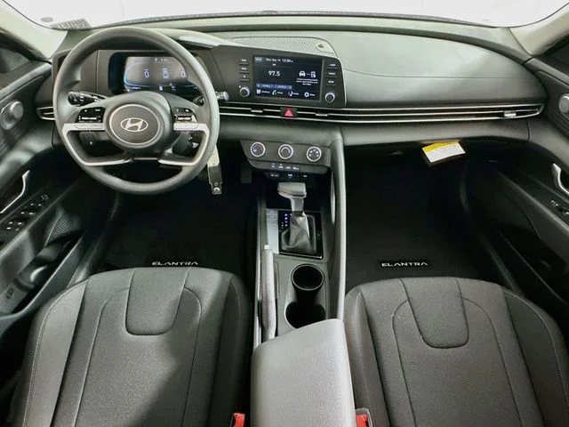 New 2026 Hyundai ELANTRA SE