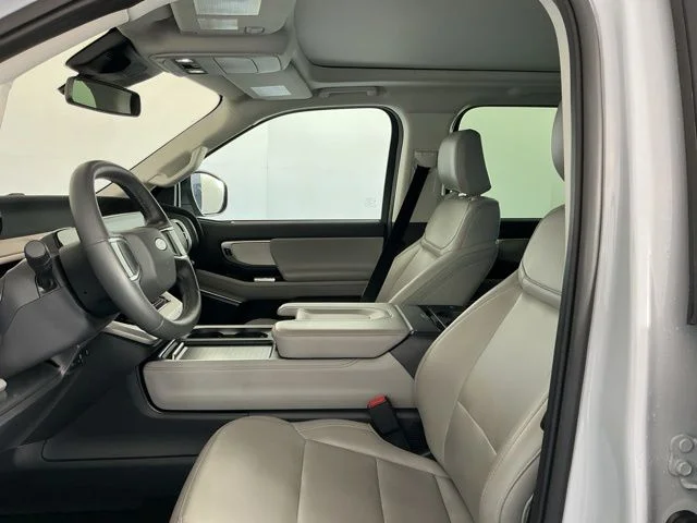 Used 2025 Silver Metallic Ford Active image 9