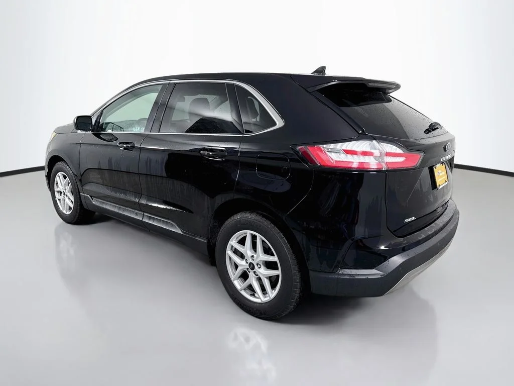 Used 2023 Agate Black Metallic Ford SEL image 9