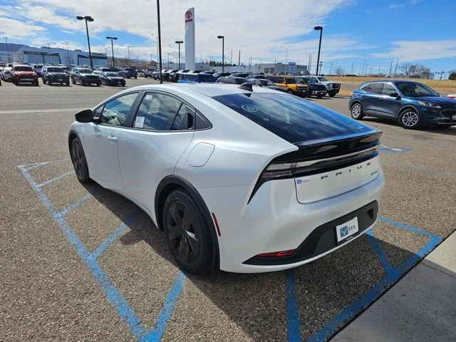 2026 Toyota Prius Plug-in Hybrid SE - Photo 8
