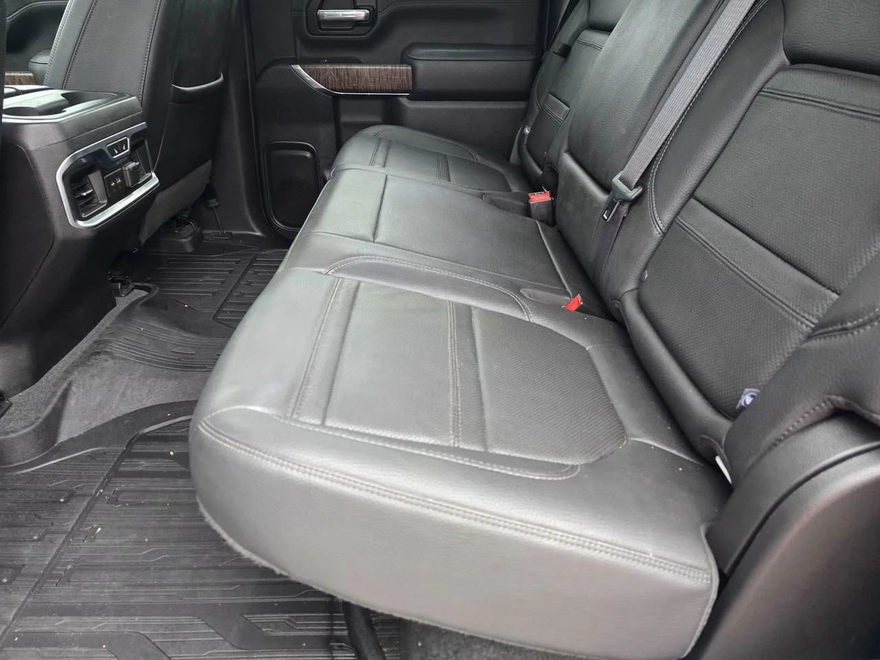 Used 2021 White Frost Tricoat GMC Denali image 11