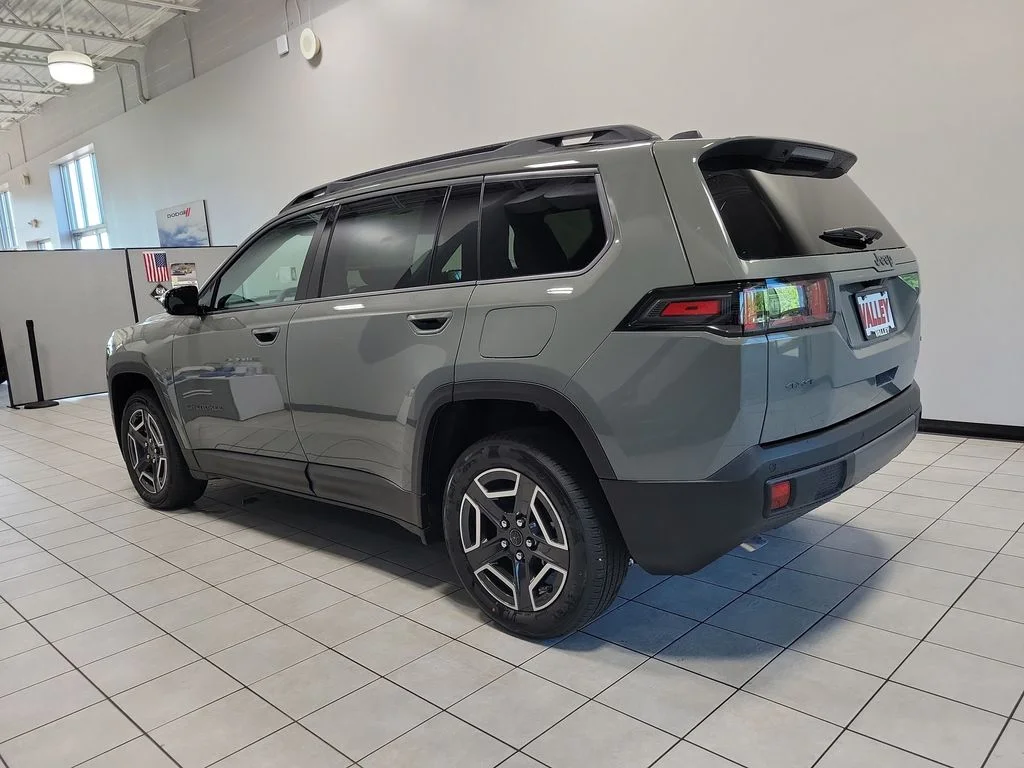 New 2026 Sting-Gray Clear-Coat Exterior Paint Jeep Limited image 4